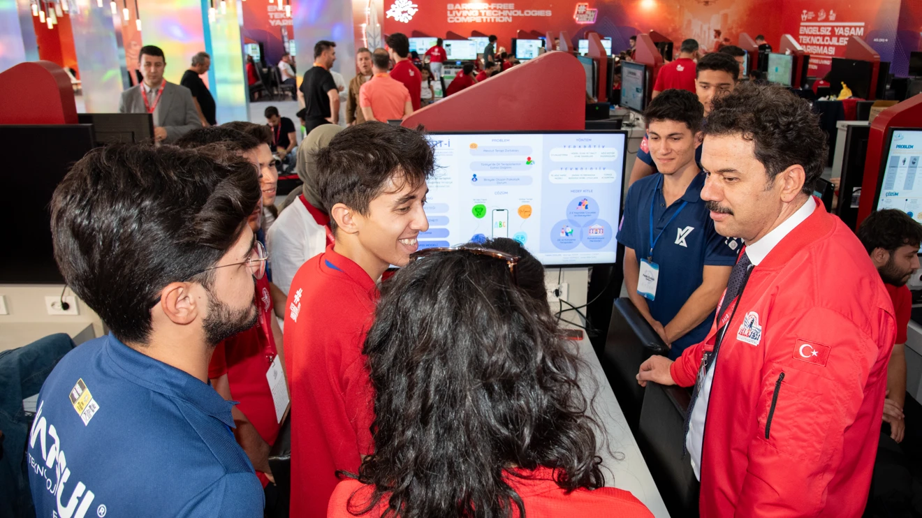 Rektör Yılmaz, TEKNOFEST İstanbul’da öğrencilerle buluştu